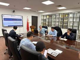 会议室里的人们

描述已自动生成